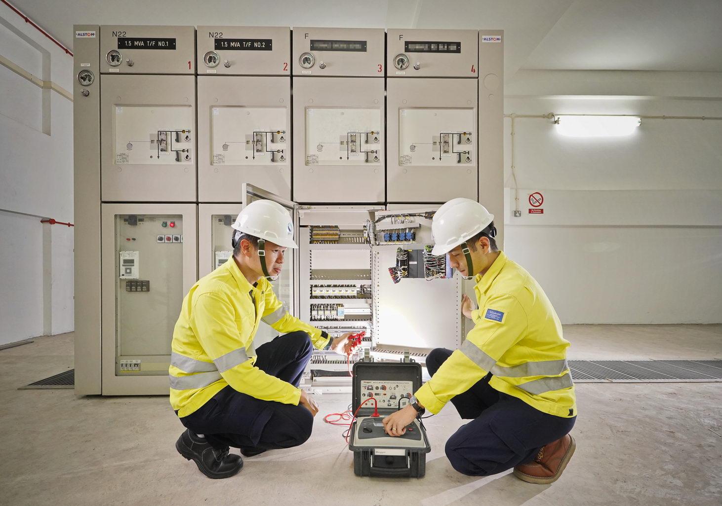 (From left) Principal Engineer Jerome Choong and Senior Engineer Ren Zhiping using an equipment to diagnose where an issue lies.