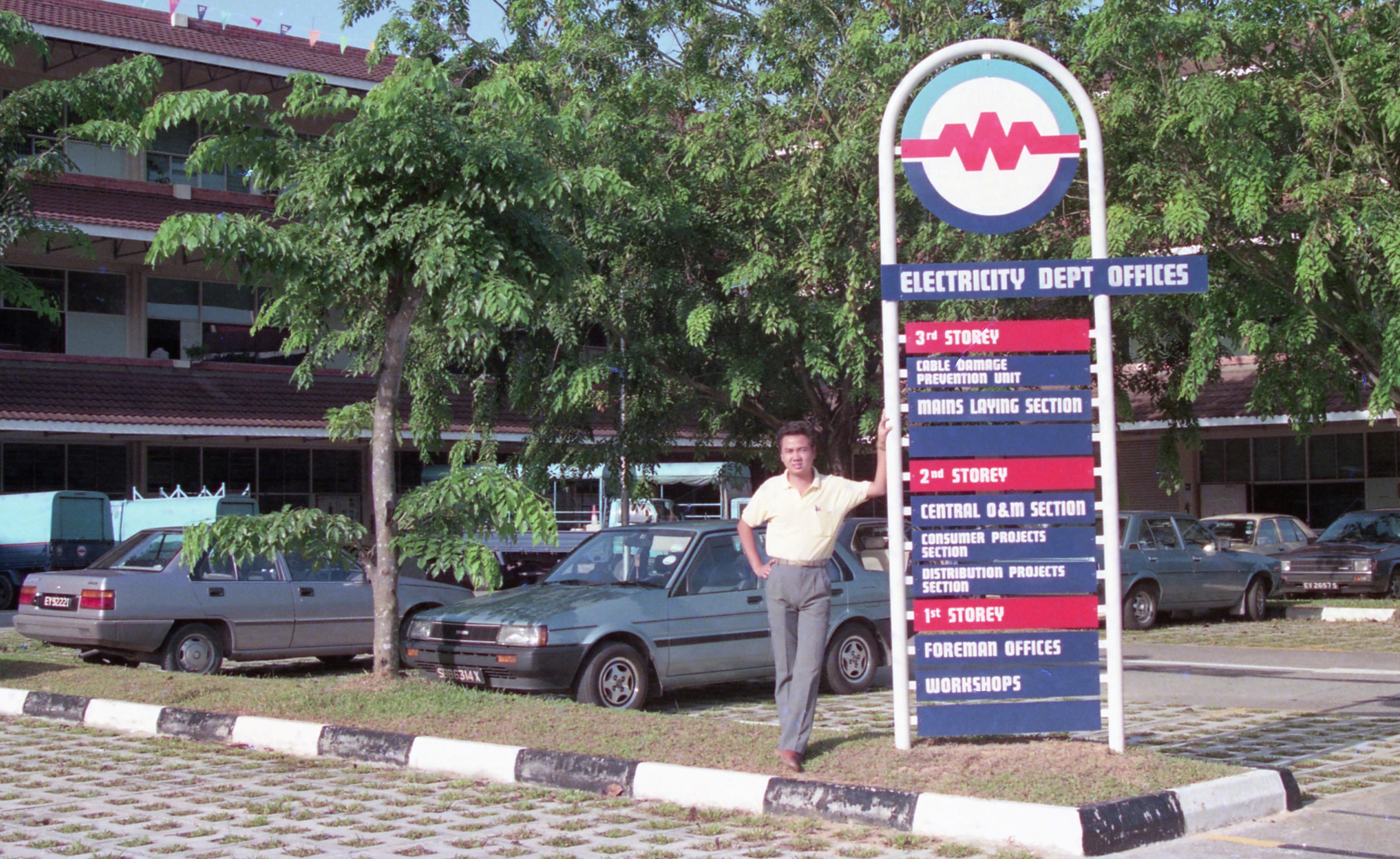 Seng Kok at Telok Blangah depot during his first posting to the Operations and Maintenance Central section in 1988.