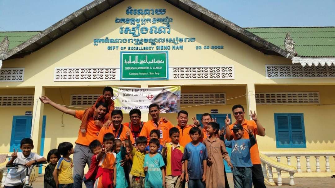 Volunteering trip with SP colleagues in Cambodia in 2015.