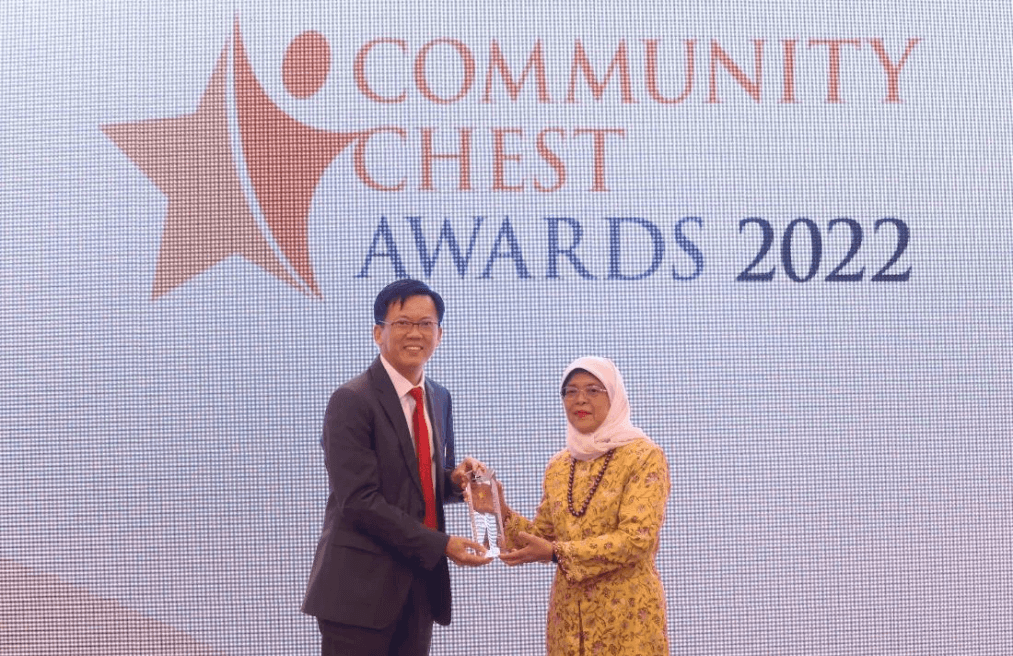 SP Group CEO Mr Stanley Huang received the Charity Platinum Award from President Halimah Yacob.