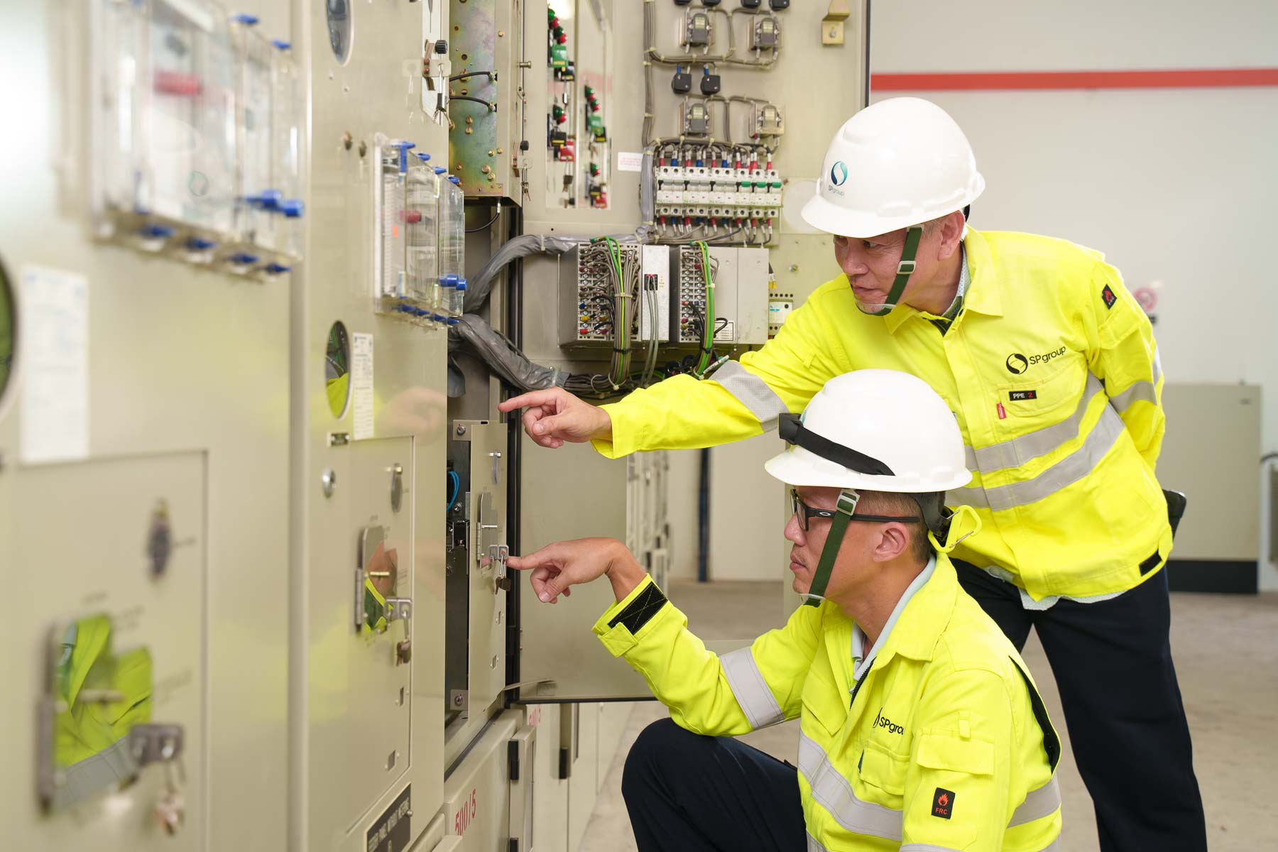 Senior Principal Engineer Chua Khim Mong (right) and Senior Engineer Chung Der Chyuan are amongst the 23 Technical Experts appointed to deepen SP’s engineering expertise