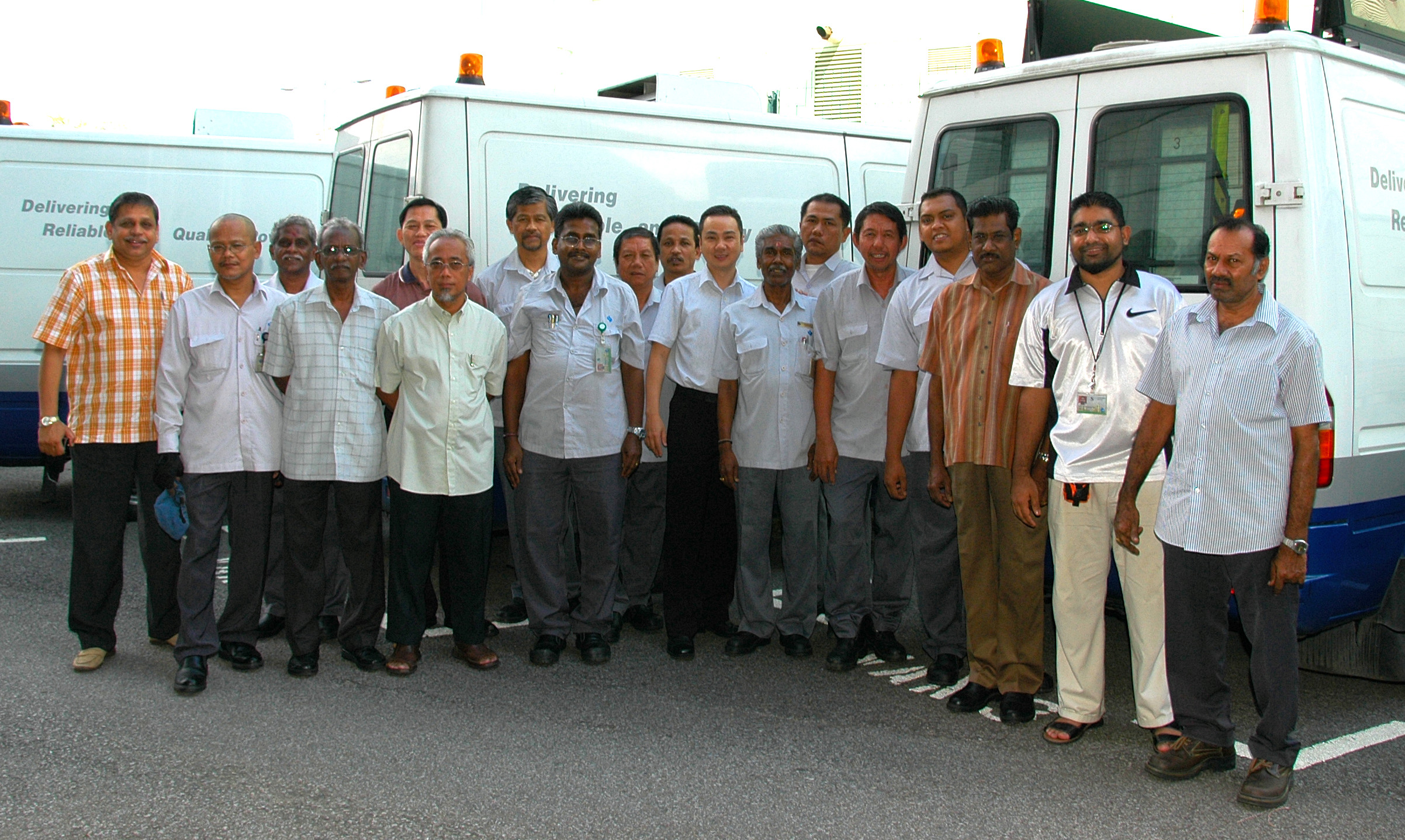 Seng Kok with the Electricity Service Centre crew when he was with the Distribution Control & Customer Service section in 2008.